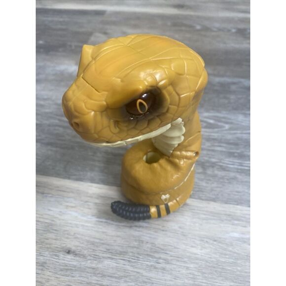Fingerlings WowWee Untamed TOXIN King Cobra Snake Interactive Toy - Picture 1 of 4